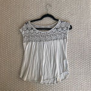 An Abercrombie and fitch grey shirt-sleeve shirt